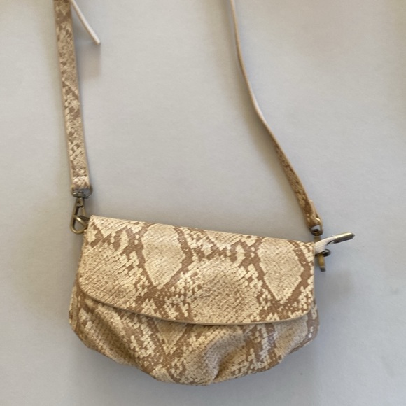Anthropologie Faux Snake print clutch with detachable strap . - Picture 6 of 6